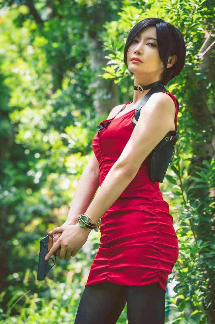 48岁日本漫画家晒生活照 神似《生化危机》艾达王